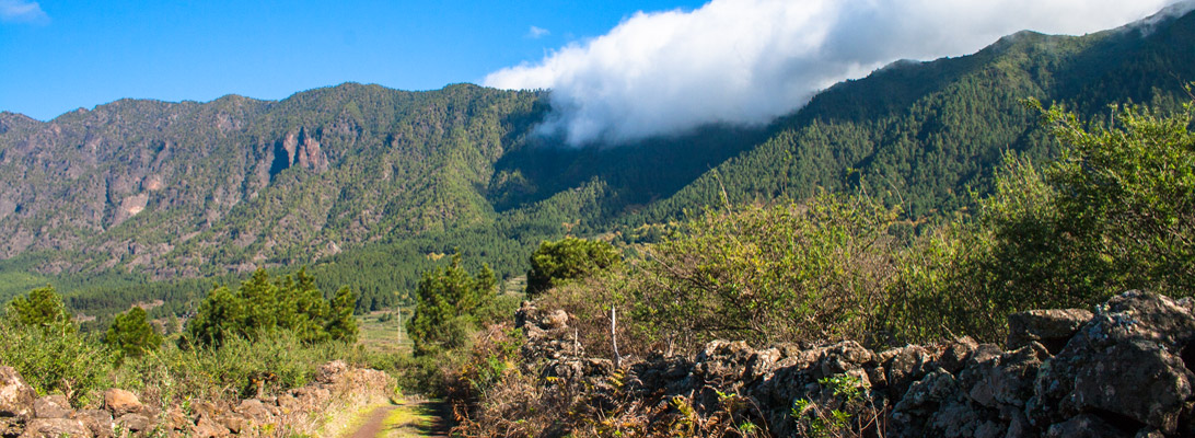 Passat clouds over the Cumbre