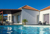 Casa Horizonte Azul, lawn and swimming pool