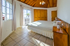 Villa Los Lomos Tres, Schlafzimmer 1 mit Blick zum Schrank